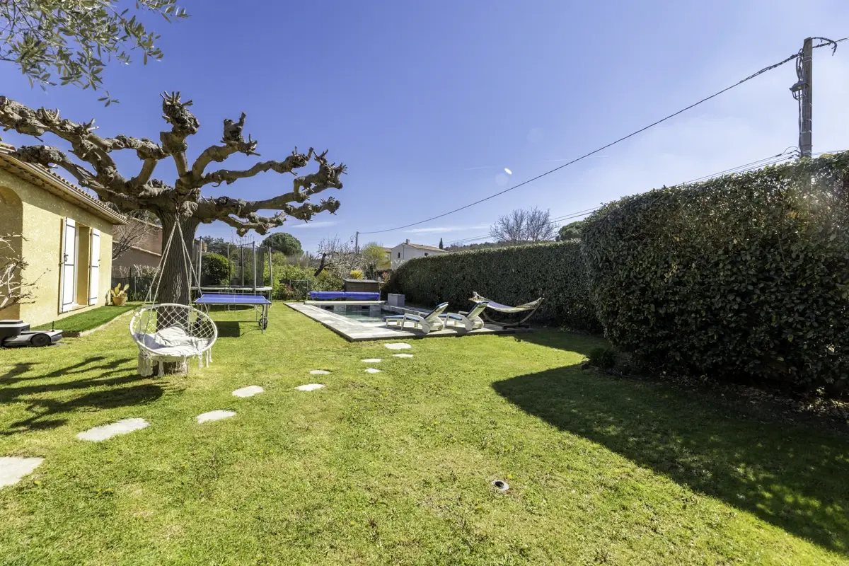 Photo 3 - Élégante maison avec piscine dans un cadre paisible
