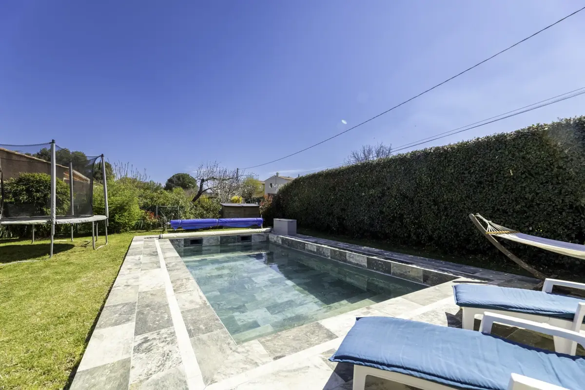 Photo 2 - Élégante maison avec piscine dans un cadre paisible