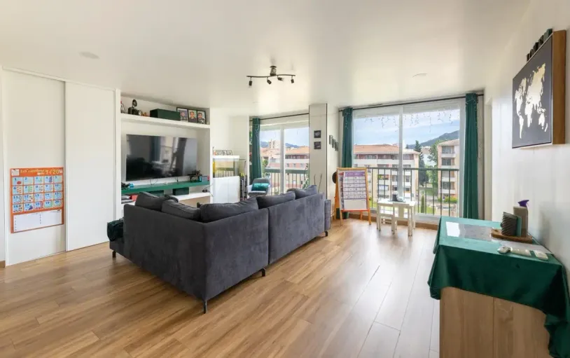 Maison 11 pièces de 350m2 sur 3000m2 de terrain à Mimet — 12