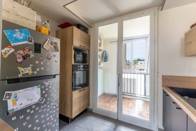Maison 11 pièces de 350m2 sur 3000m2 de terrain à Mimet — 3