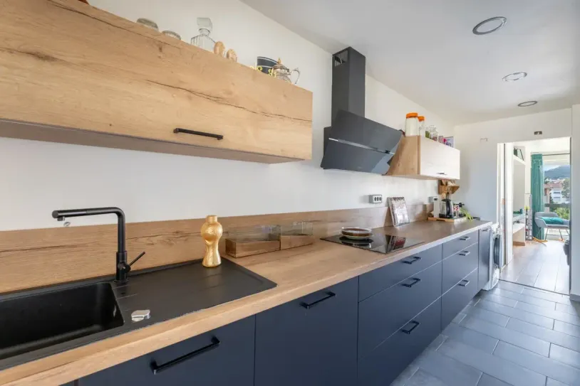 Maison 11 pièces de 350m2 sur 3000m2 de terrain à Mimet — 6