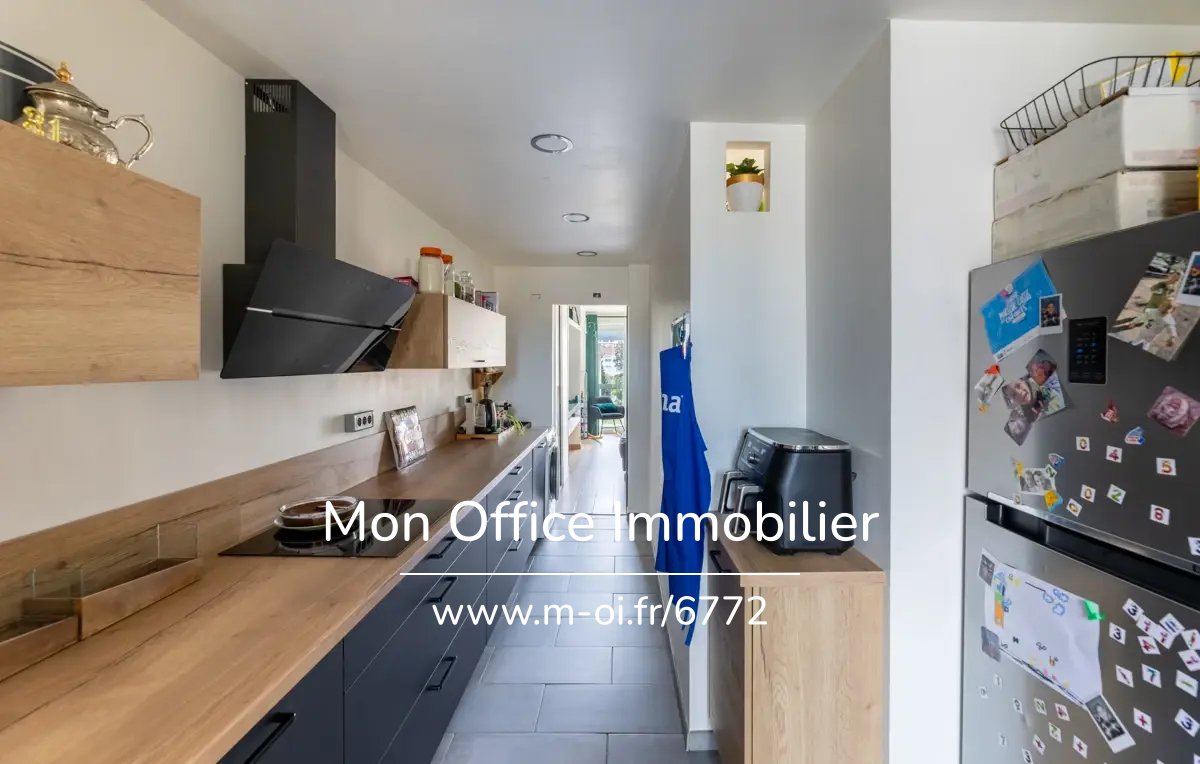 Maison 11 pièces de 350m2 sur 3000m2 de terrain à Mimet — 11