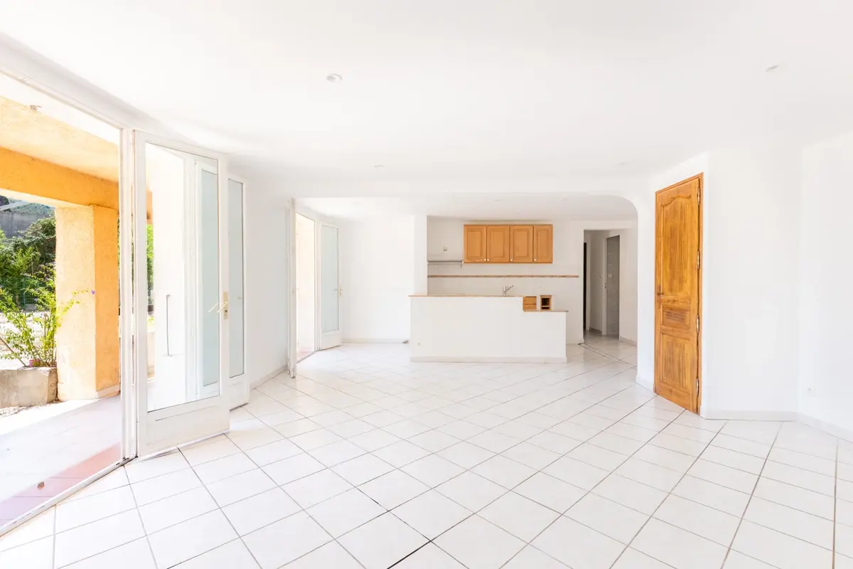 Photo 1 - Exclusivité appartement 3 pièces en Rez de jardin +2 places de parking privatives  à La Ciotat (13600) avec terrasse et jardin   