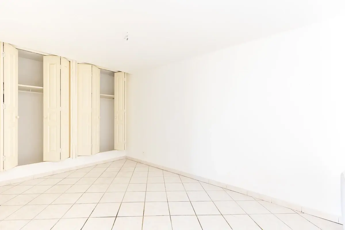 Photo 5 - Exclusivité appartement 3 pièces en Rez de jardin +2 places de parking privatives  à La Ciotat (13600) avec terrasse et jardin   