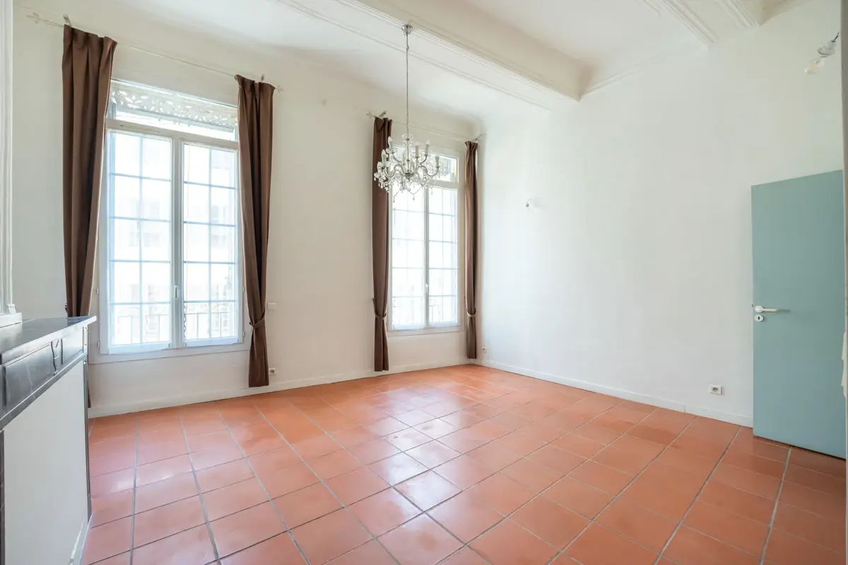 Photo 3 - Appartement T1  36 m² dans immeuble bourgeois, à deux pas du Palais de Justice