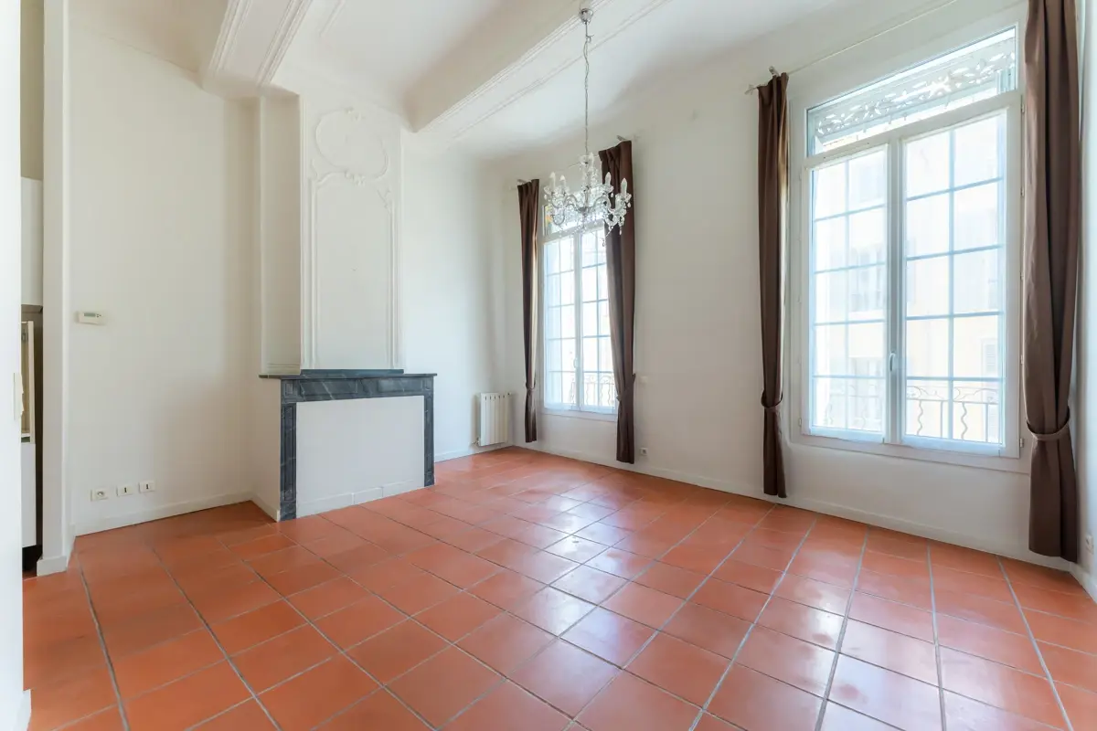 Photo 2 - Appartement T1  36 m² dans immeuble bourgeois, à deux pas du Palais de Justice