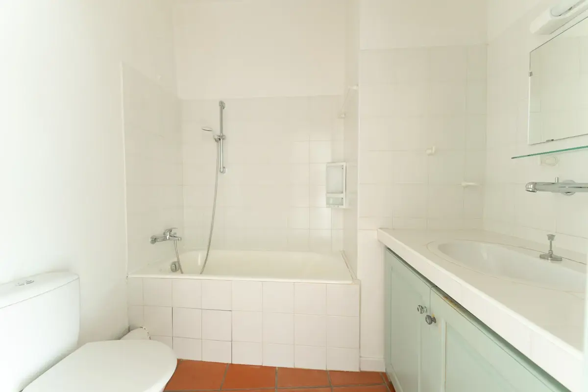 Photo 4 - Appartement T1  36 m² dans immeuble bourgeois, à deux pas du Palais de Justice