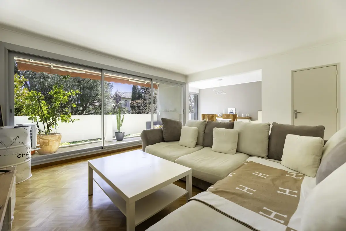 Photo 1 - Appartement de 110 m²,  4 pieces avec terrasse et cave 