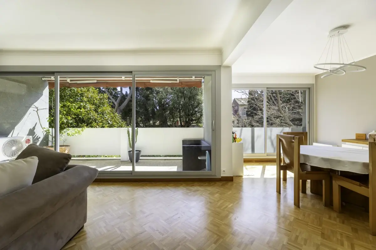 Photo 2 - Appartement de 110 m²,  4 pieces avec terrasse et cave 