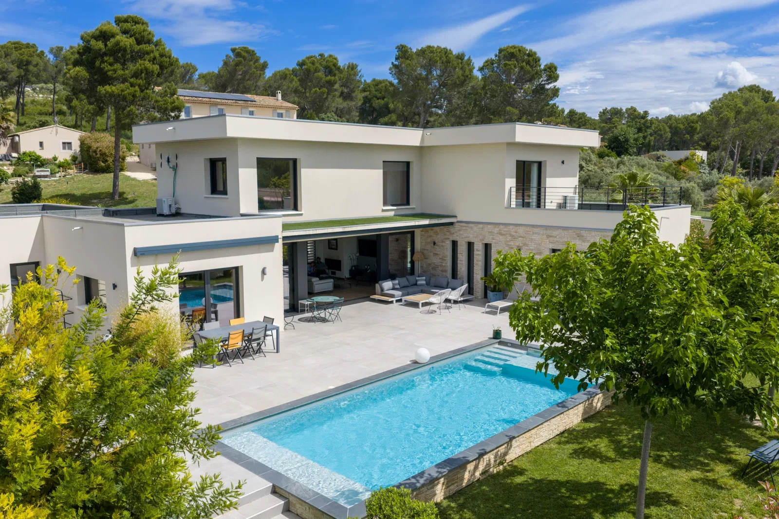 Photo 1 - Maison contemporaine, 4 chambres, Jardin, piscine et garage - Ventabren