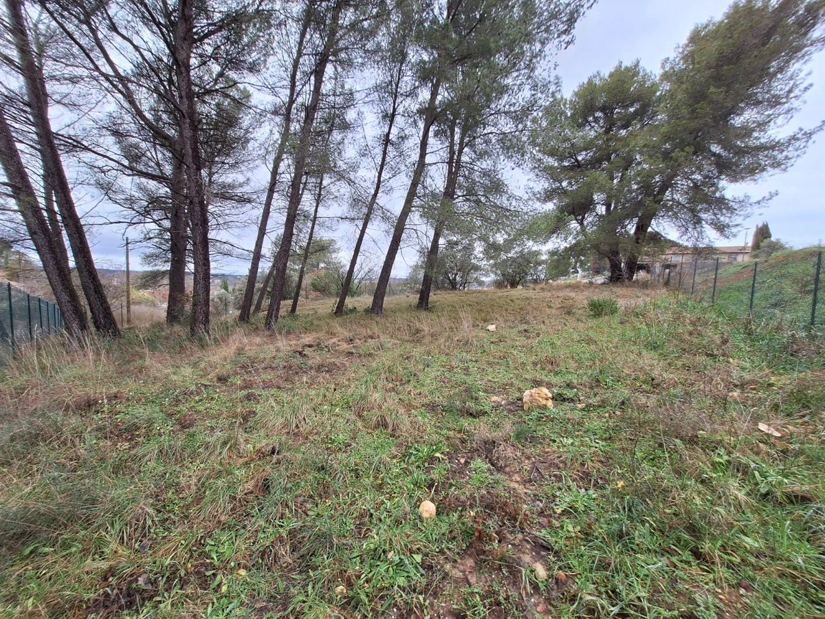 Photo 1 - Terrain à bâtir de 1060 m2 piscinable, calme et sécurisé , permis purgé pour maison de 144 m2