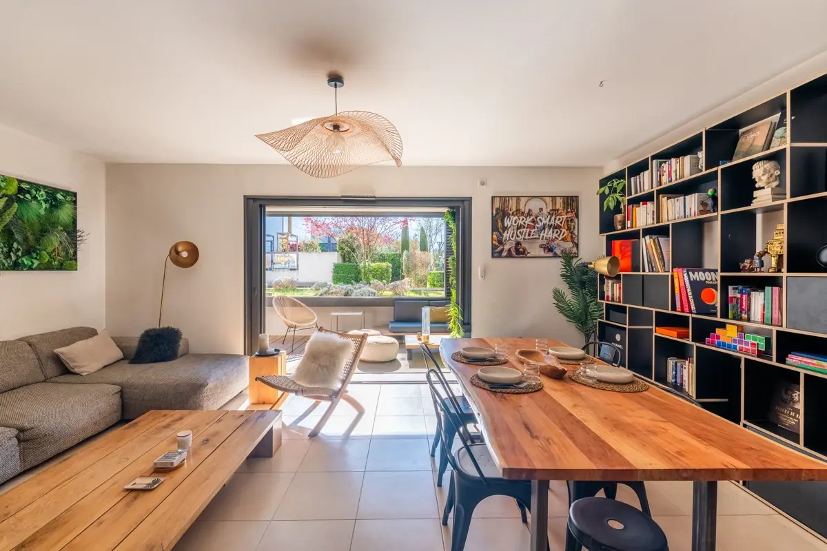 Photo 2 - Résidence La Méniane, Appartement 3 pièces avec double terrasse, parking + garage, au calme