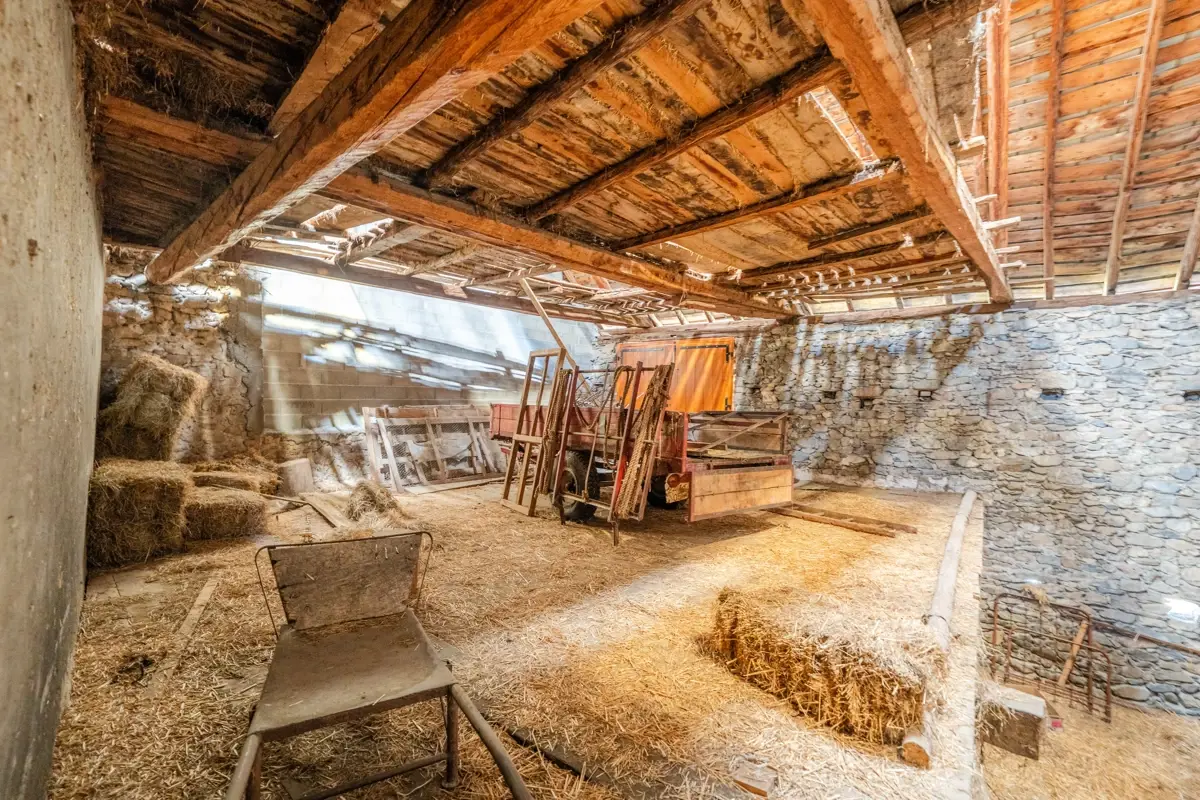 Photo 3 - Maison de village avec grange à réhabiliter.