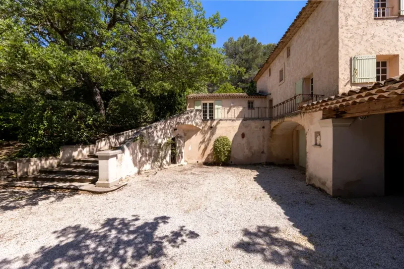 Maison familiale à rafraichir - Piscine - Venelles — 17