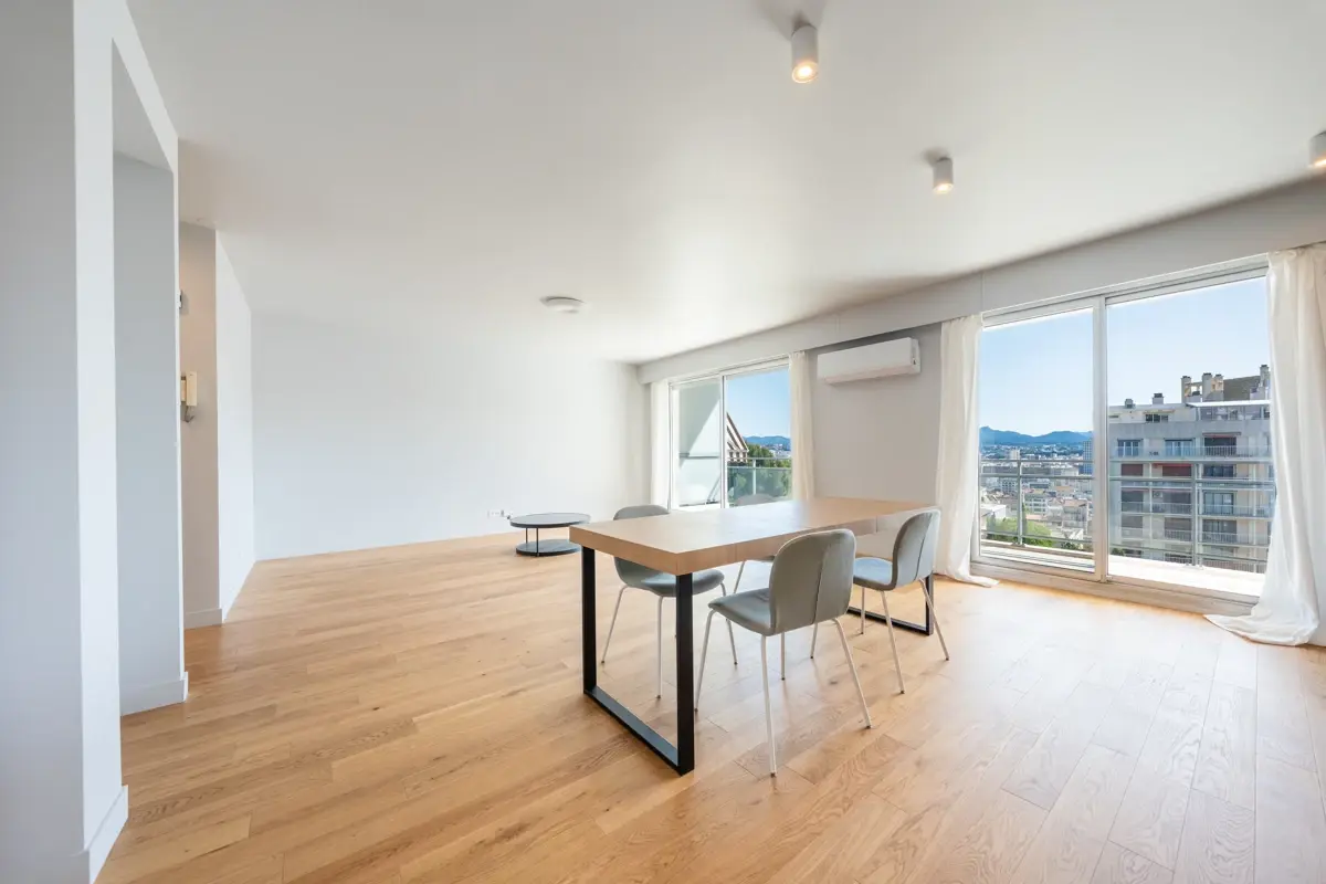 Photo 2 - Appartement 3 pièces avec terrasse dans le quartier de Vauban (13006)