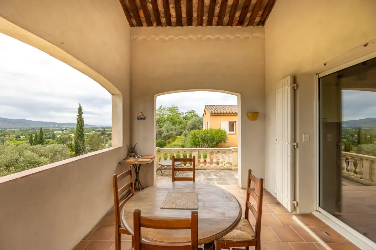 Photo 3 - Maison familiale en impasse à Cadenet (84160):  VUE DOMINANTE ET DEGAGEE -3 chambres - garage- cave- piscine