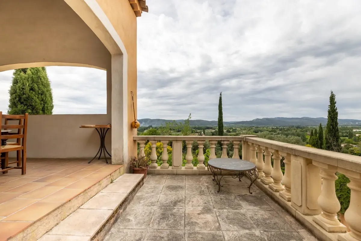 Photo 5 - Maison familiale en impasse à Cadenet (84160):  VUE DOMINANTE ET DEGAGEE -3 chambres - garage- cave- piscine