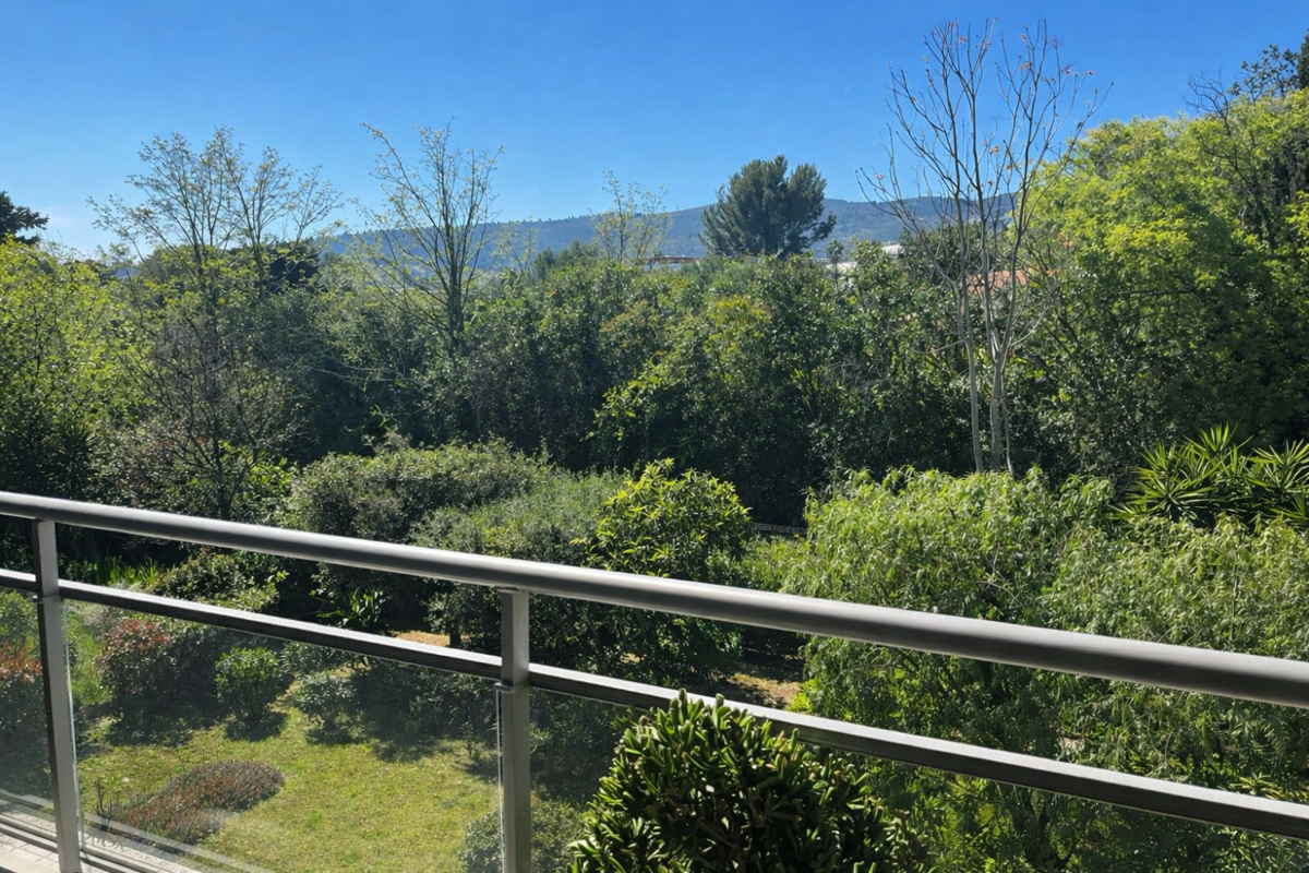 Photo 2 - Appartement 3 pièces lumineux avec une grande terrasse dans une résidence de standing 