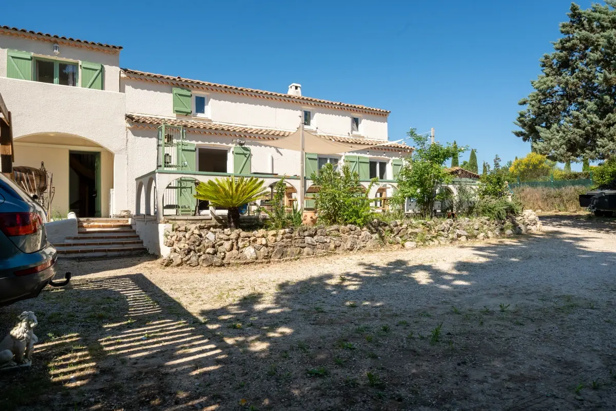 Photo 3 - Maison 8 pièces.