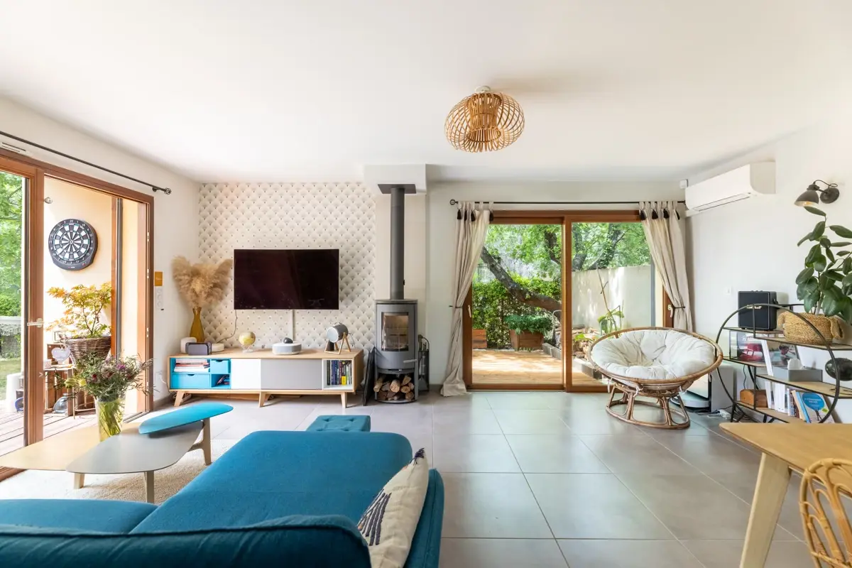 Photo 3 - Saint-Cannat – Maison récente de 5 pièces avec jardin, piscine, garage + 3 places de stationnement privatives