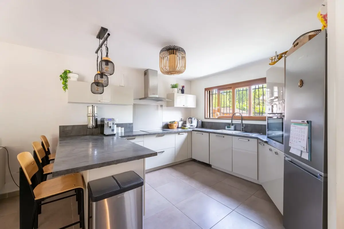 Photo 5 - Saint-Cannat – Maison récente de 5 pièces avec jardin, piscine, garage + 3 places de stationnement privatives