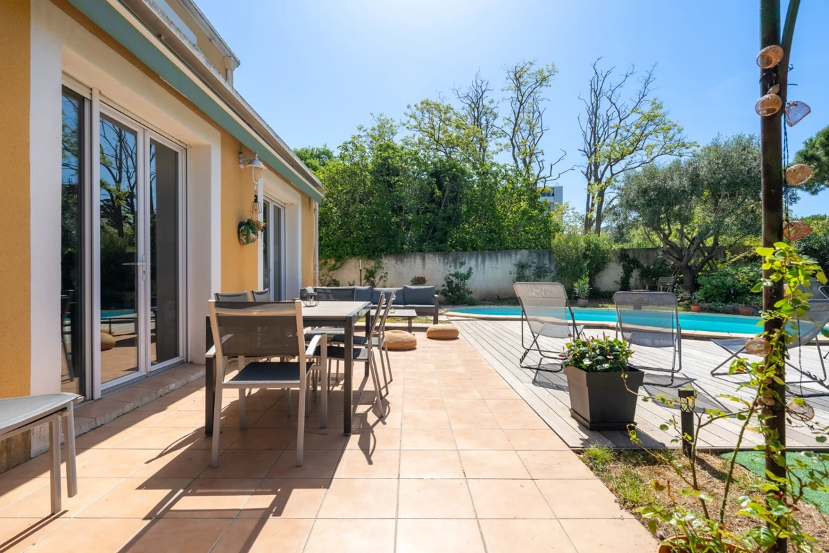Photo 2 - Maison 4 chambres - piscine, sous sol, garage