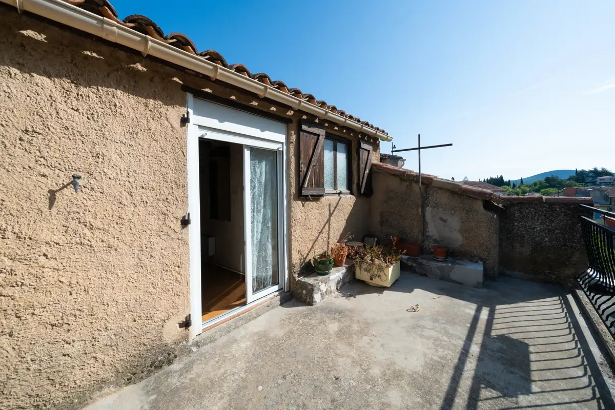Photo 3 - Maison de village au calme absolu/ cœur du village de Rians (83560): à remettre au goût du jour- fort potentiel