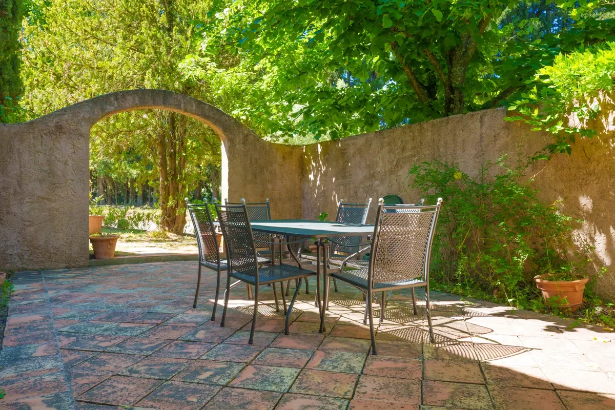 Photo 4 - Une villa de plain-pied style mas provençal de 172 m² sur une parc plat de 5 000 m² avec piscine.