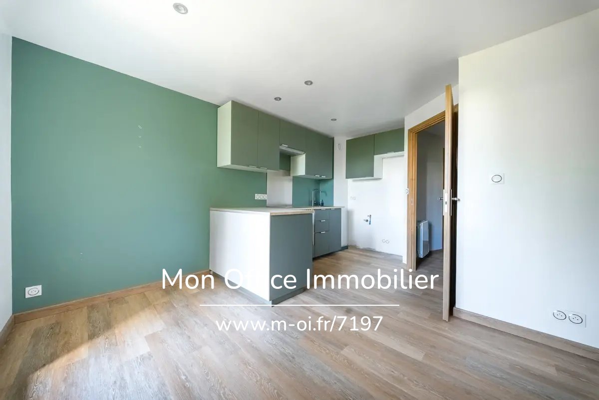 Une villa de plain-pied style mas provençal de 172 m² sur une parc plat de 5 000 m² avec piscine. — 10