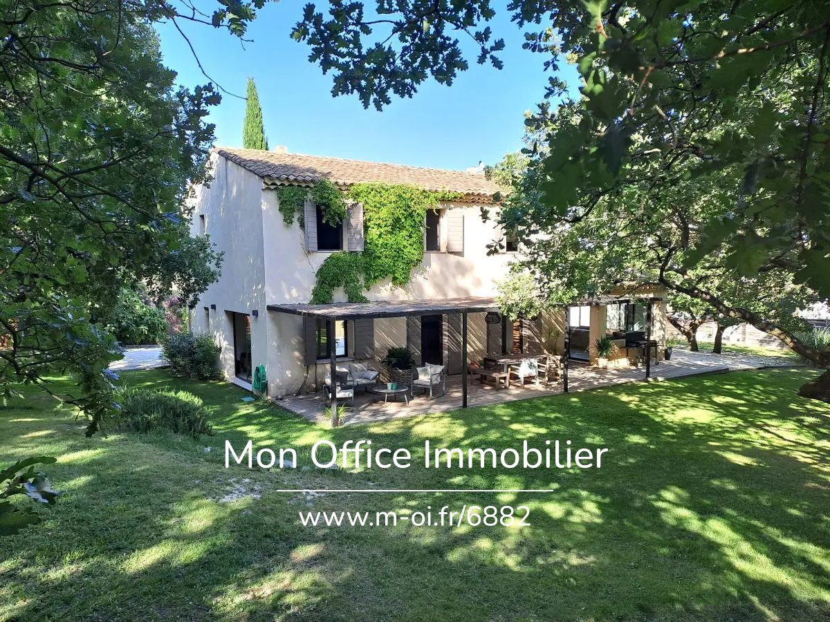 Maison avec dépendance - Parc arboré piscine garage - Proche Aix au PUY STE REPARADE — 16