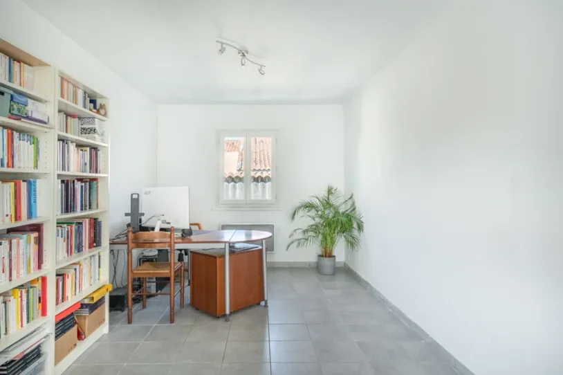 Maison 4 pièces + studio + garage — 20