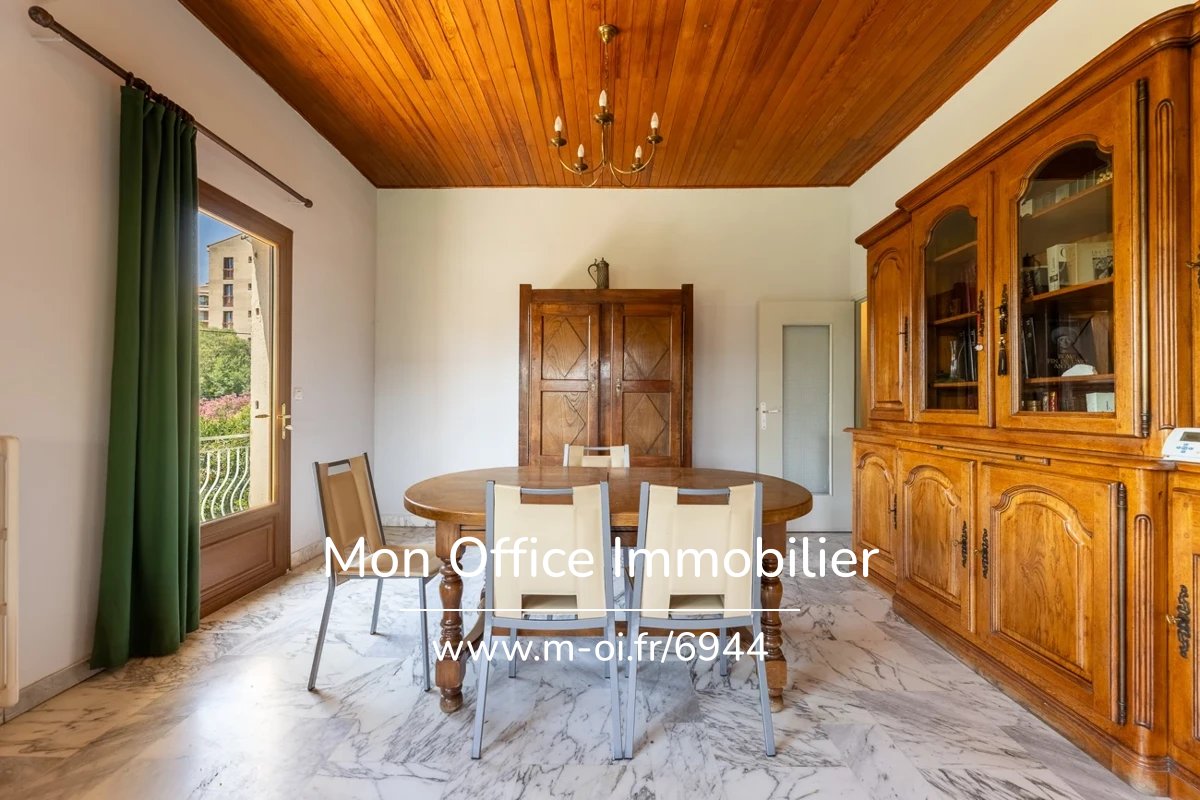 Maison aux volumes généreux - Piscine calme absolu - 13510 EGUILLES — 19