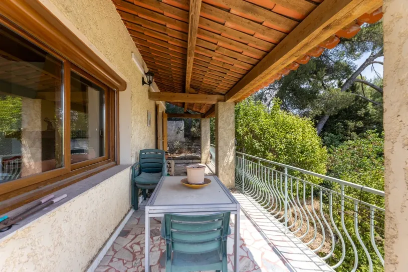 Maison aux volumes généreux - Piscine calme absolu - 13510 EGUILLES — 5