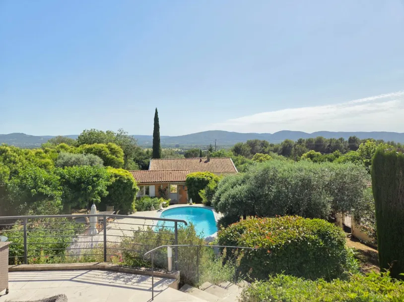 Maison aux volumes généreux - Piscine calme absolu - 13510 EGUILLES — 14