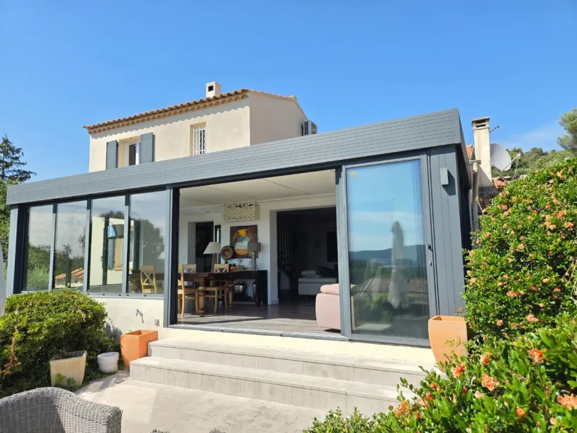 Maison aux volumes généreux - Piscine calme absolu - 13510 EGUILLES — 8