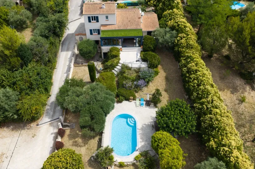 Maison aux volumes généreux - Piscine calme absolu - 13510 EGUILLES — 5