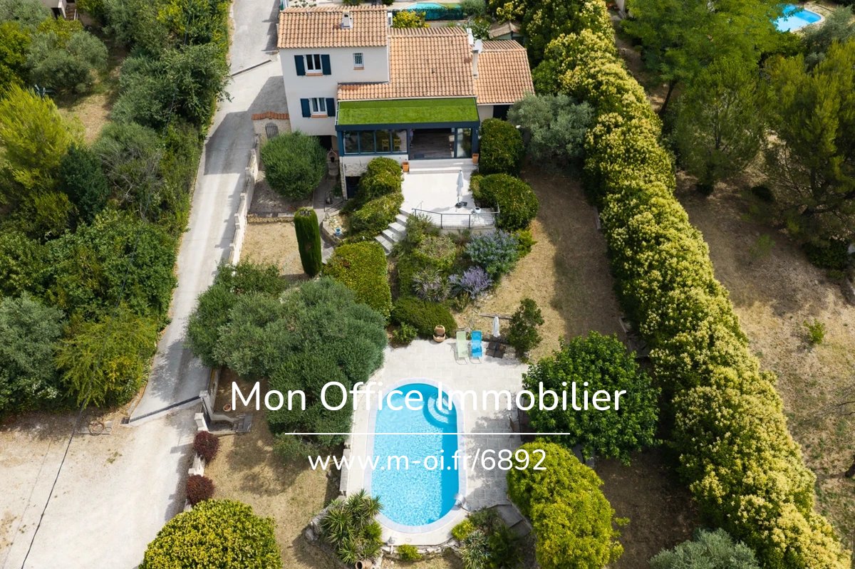Maison aux volumes généreux - Piscine calme absolu - 13510 EGUILLES — 7