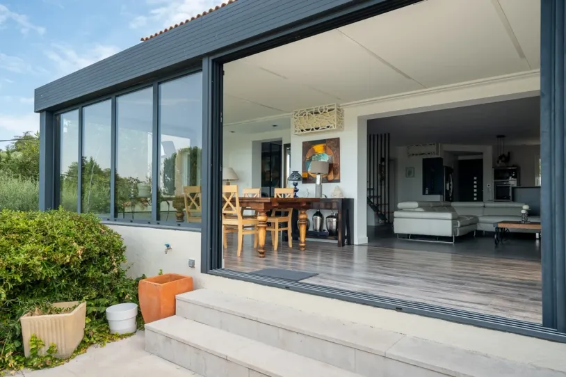 Maison aux volumes généreux - Piscine calme absolu - 13510 EGUILLES — 23