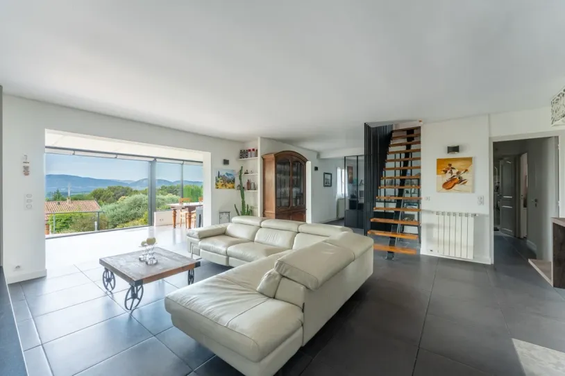 Maison aux volumes généreux - Piscine calme absolu - 13510 EGUILLES — 29