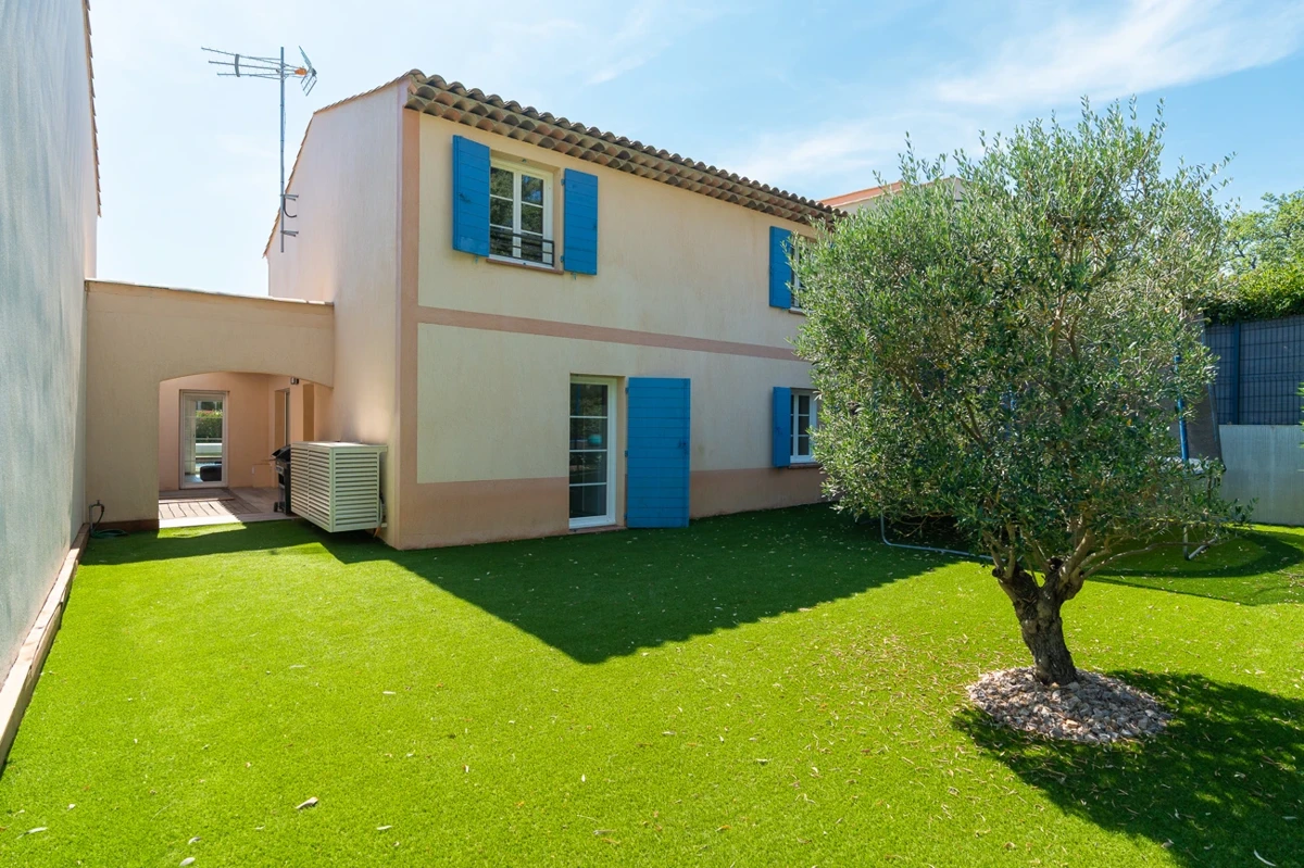 Photo 2 - VILLA MODERNE À 1 MIN DE LA PLAGE AVEC PISCINE ET GARAGE À GRIMAUD