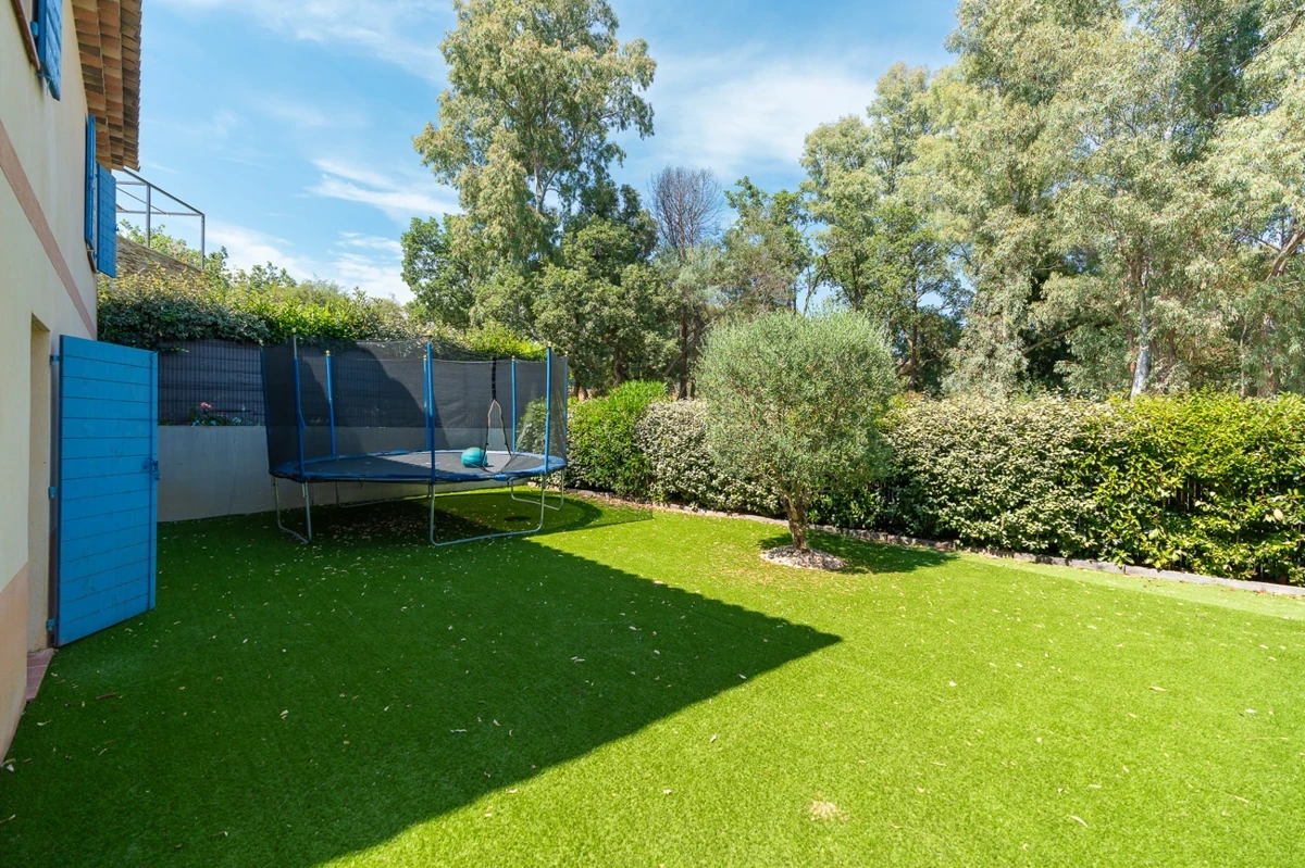 Photo 3 - VILLA MODERNE À 1 MIN DE LA PLAGE AVEC PISCINE ET GARAGE À GRIMAUD
