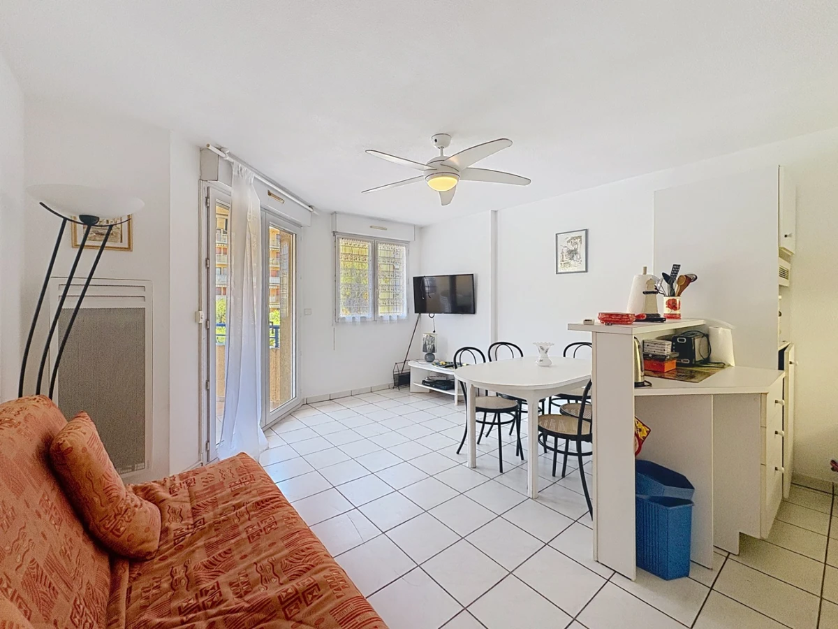 Photo 2 - APPARTEMENT EN CENTRE VILLE AVEC PARKING DE CAVALAIRE SUR MER