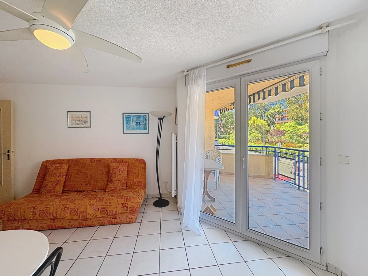 Photo 4 - APPARTEMENT EN CENTRE VILLE AVEC PARKING DE CAVALAIRE SUR MER