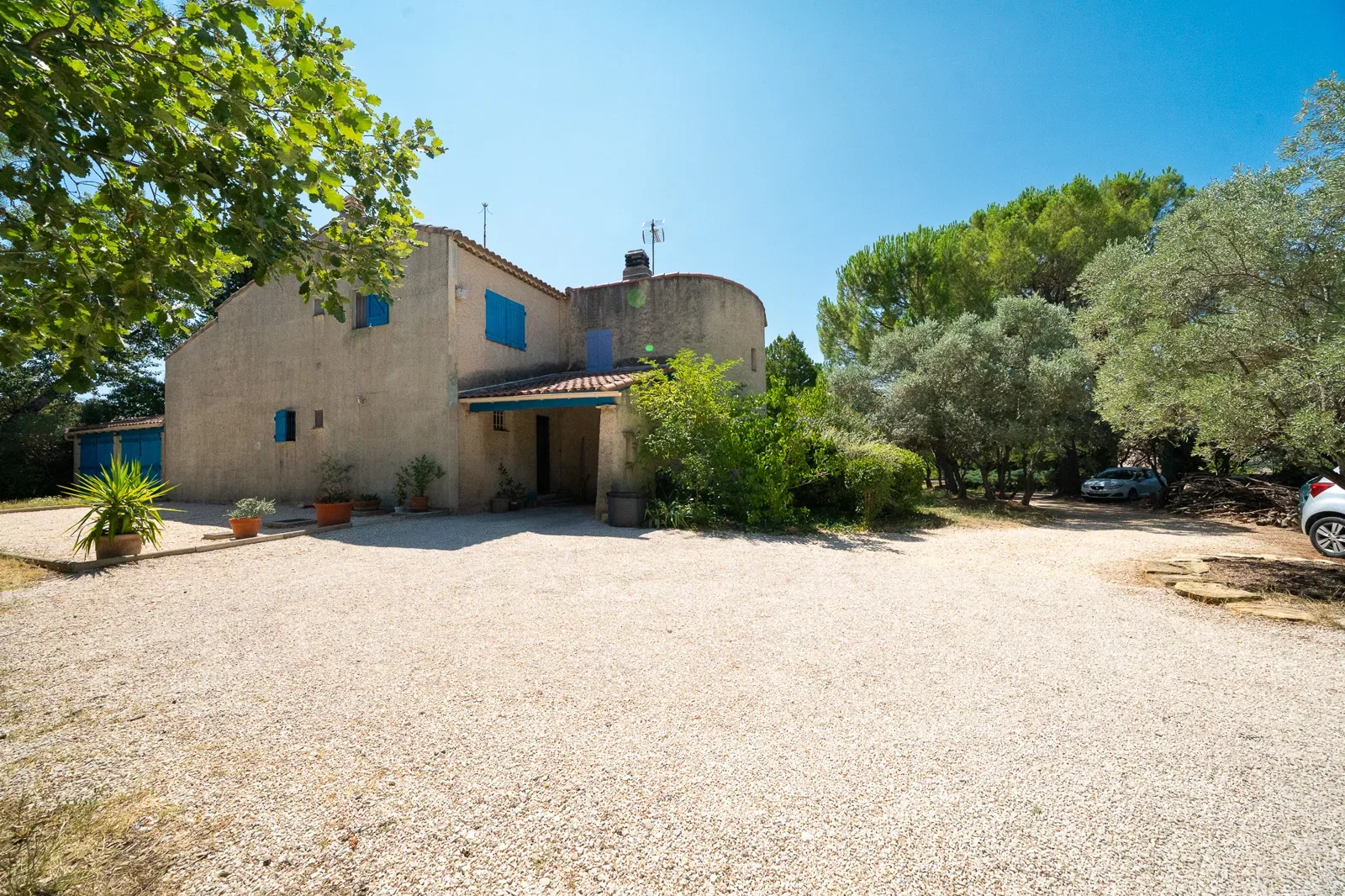 Photo 1 - Villa de 5 chambres, terrain piscinable dans un environnement calme et privilégié à Eguilles