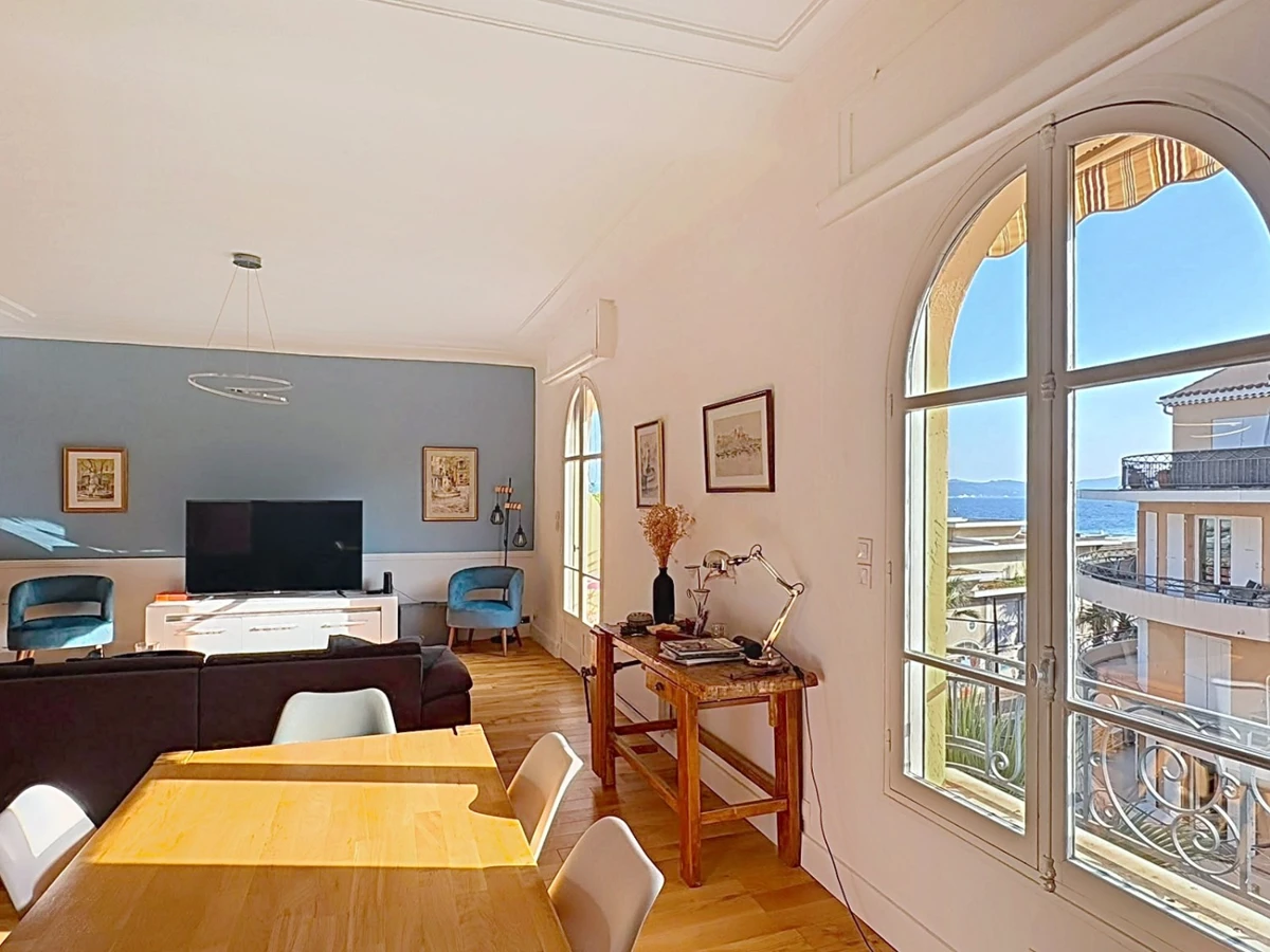 Photo 2 - APPARTEMENT VUE MER RÉNOVÉ PROCHE PLAGE & PORT À SAINTE MAXIME