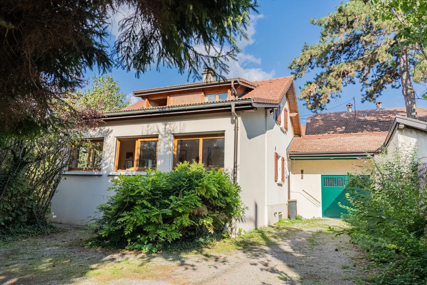 Photo 1 - Maison 4 pièces à rafraichir - 1000m2 de terrain - 8min du lac - 1km du centre ville - (74000) Annecy