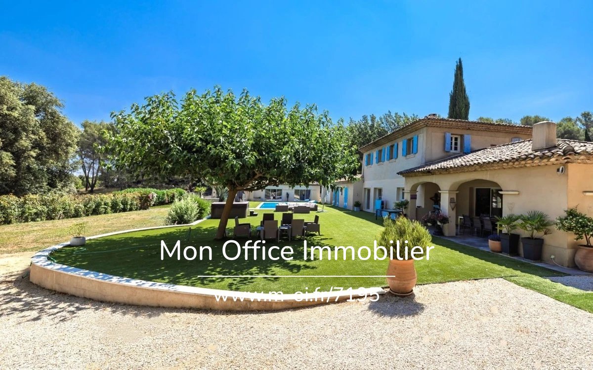 Propriété avec deux maisons et dépendance - Vue Sainte-Victoire - 13 015 MIMET — 7