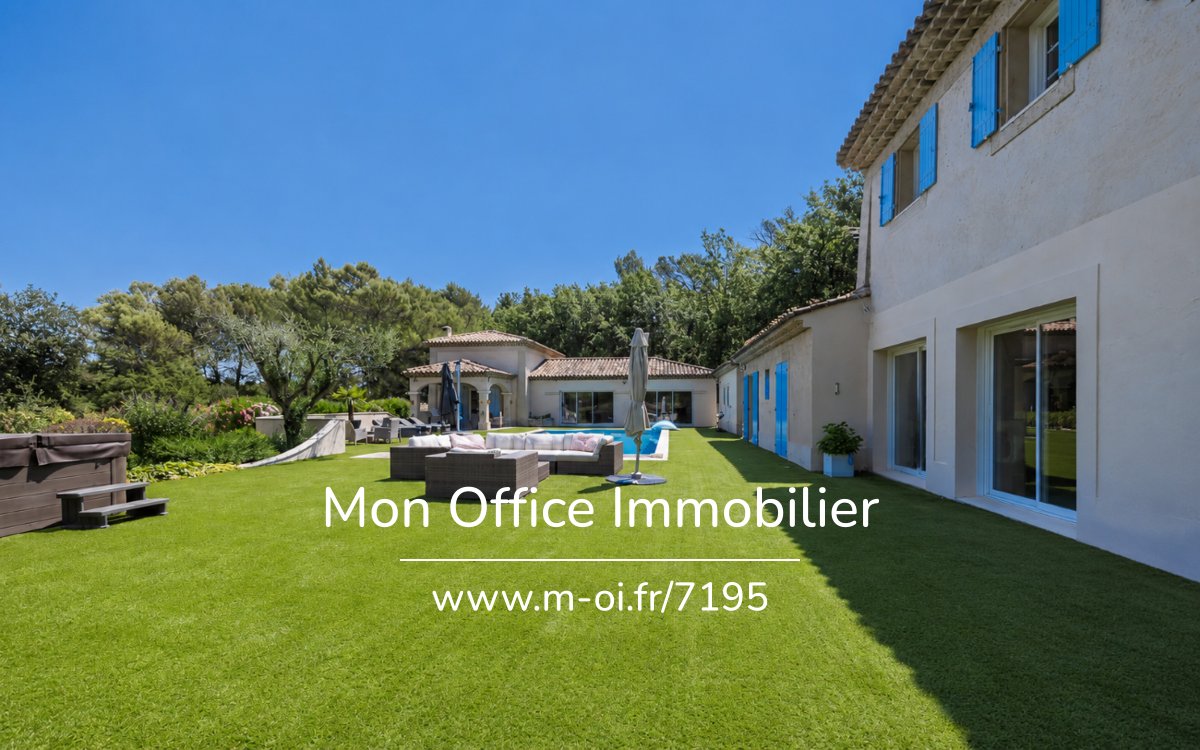 Propriété avec deux maisons et dépendance - Vue Sainte-Victoire - 13 015 MIMET — 10