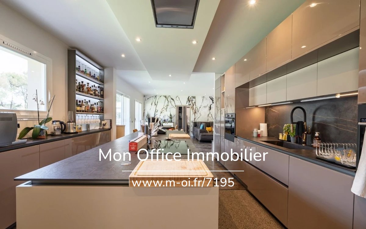 Propriété avec deux maisons et dépendance - Vue Sainte-Victoire - 13 015 MIMET — 16