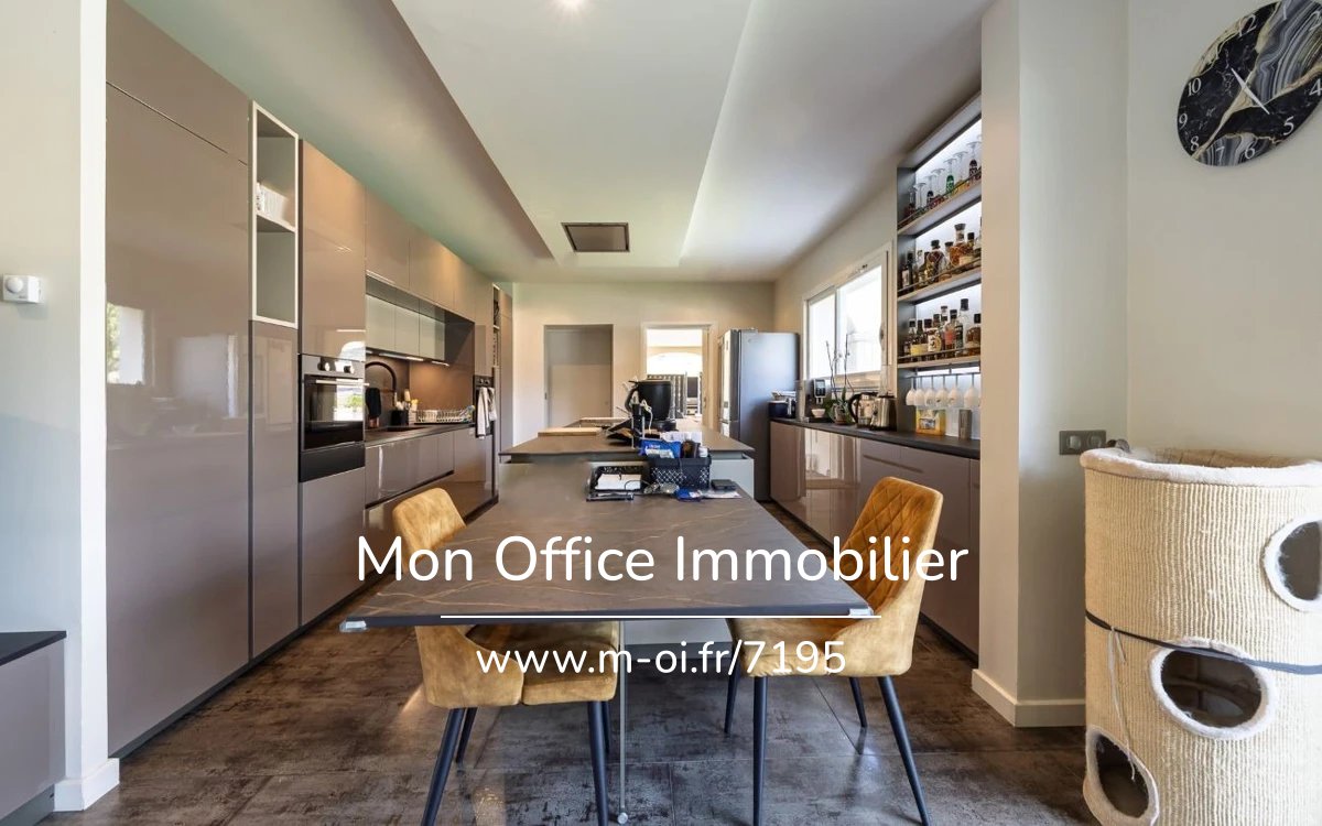 Propriété avec deux maisons et dépendance - Vue Sainte-Victoire - 13 015 MIMET — 25